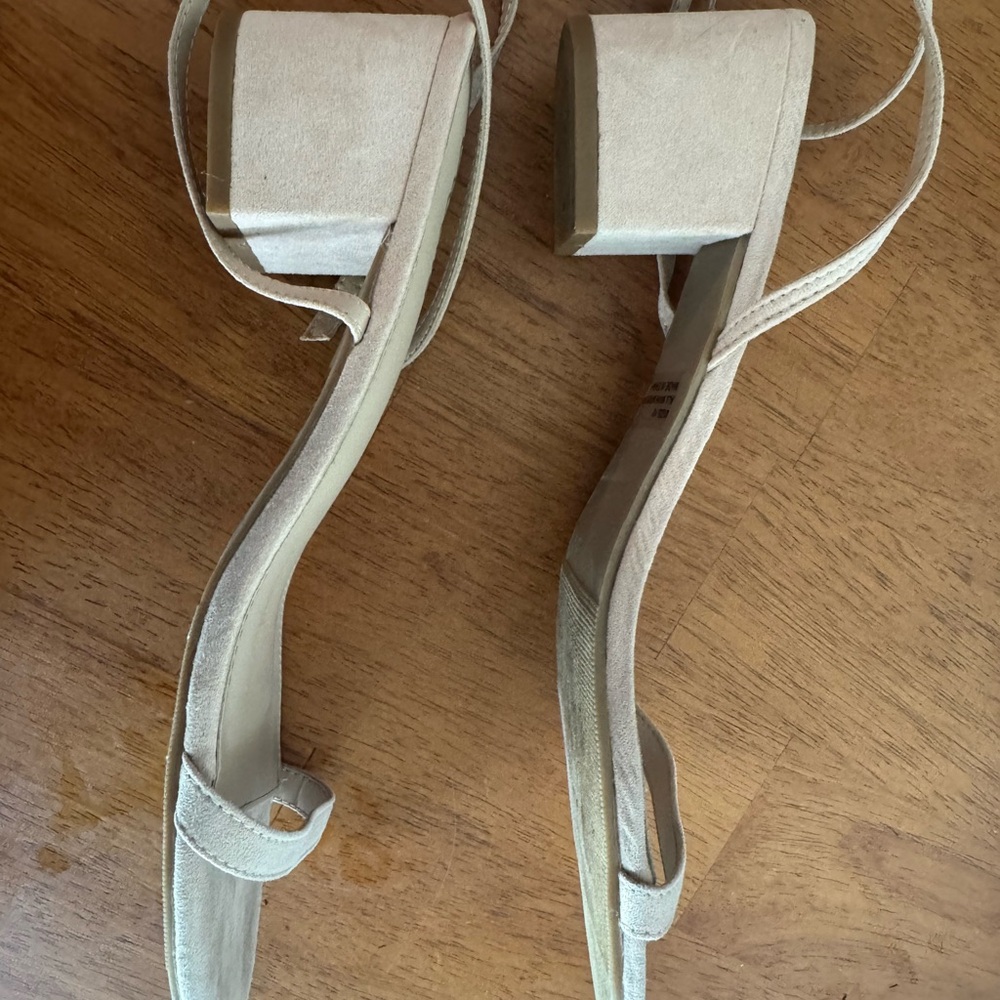 Lulu’s light nude heels - Picture 2 of 4